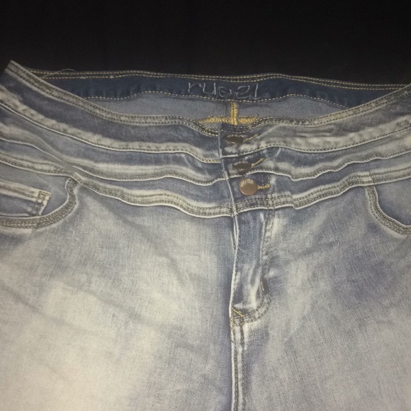 I’m selling these skinny jeans from Rue21 - Picture 2 of 3